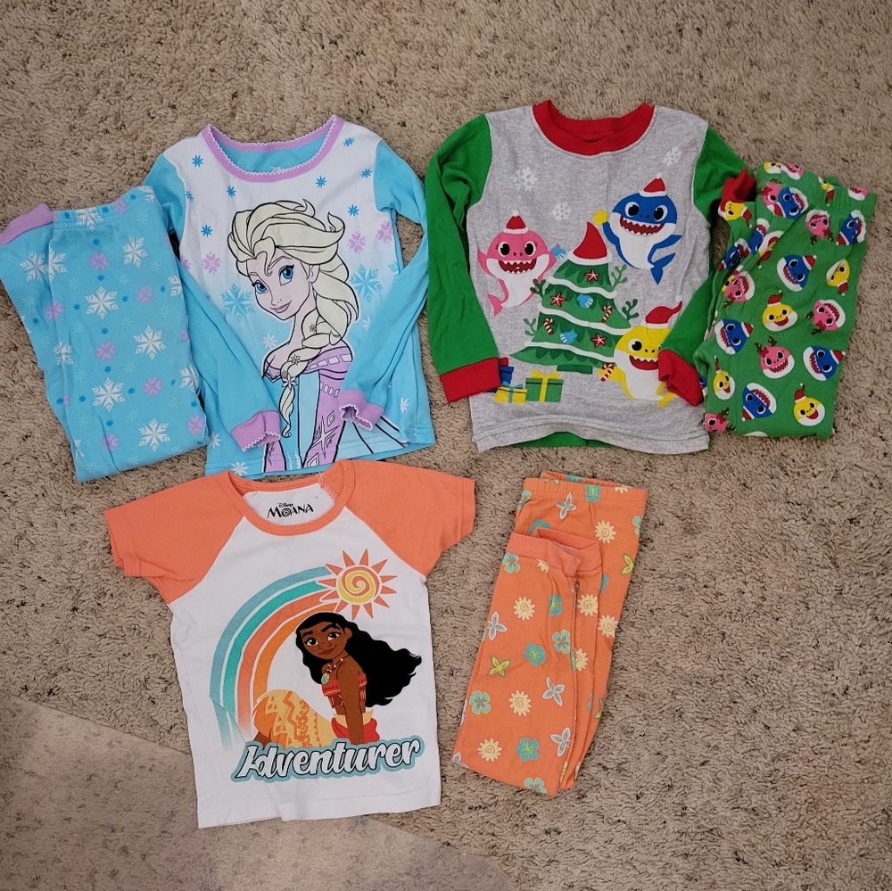 3 Sets of Pajamas Size 5T